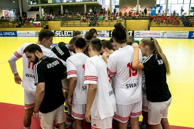 10.08.2018, Josef Welser Sporthalle, Tulln an der Donau, AUT, EHF, M18 Championship 2018, Slowakei vs Lettland, im Bild das Team der Slowakei during the EHF M18 Championship 2018 Match between Slovakia and Latvia at the Josef Welser Sporthalle, Tulln on the Danube, Austria on 2018 08 10. Tulln an der Donau