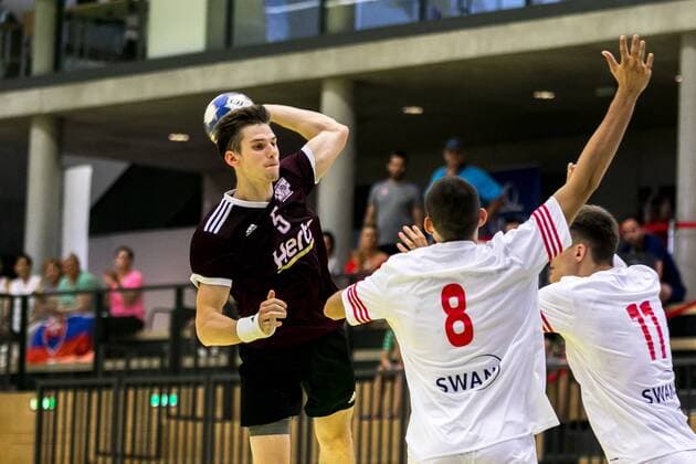 10.08.2018, Josef Welser Sporthalle, Tulln an der Donau, AUT, EHF, M18 Championship 2018, Slowakei vs Lettland, im Bild Guntis Pilpuks (LAT) during the EHF M18 Championship 2018 Match between Slovakia and Latvia at the Josef Welser Sporthalle, Tulln on the Danube, Austria on 2018 08 10. Tulln an der Donau