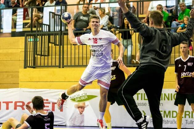 10.08.2018, Josef Welser Sporthalle, Tulln an der Donau, AUT, EHF, M18 Championship 2018, Slowakei vs Lettland, im Bild Martin Schmiedt (SVK) during the EHF M18 Championship 2018 Match between Slovakia and Latvia at the Josef Welser Sporthalle, Tulln on the Danube, Austria on 2018 08 10. Tulln an der Donau