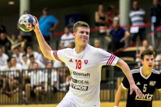 10.08.2018, Josef Welser Sporthalle, Tulln an der Donau, AUT, EHF, M18 Championship 2018, Slowakei vs Lettland, im Bild Martin Schmiedt (SVK) during the EHF M18 Championship 2018 Match between Slovakia and Latvia at the Josef Welser Sporthalle, Tulln on the Danube, Austria on 2018 08 10. Tulln an der Donau