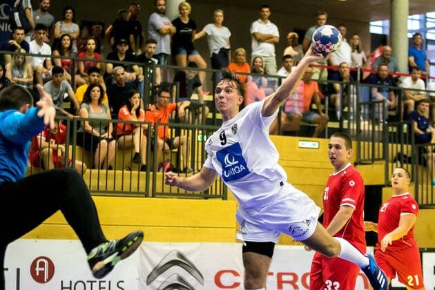 10.08.2018, Josef Welser Sporthalle, Tulln an der Donau, AUT, EHF, M18 Championship 2018, Oesterreich vs Bulgarien, im Bild Elias Kropf (AUT) during the EHF M18 Championship 2018 Match between Austria and Bulgaria at the Josef Welser Sporthalle, Tulln on the Danube, Austria on 2018 08 10. Tulln an der Donau