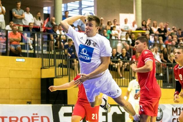 10.08.2018, Josef Welser Sporthalle, Tulln an der Donau, AUT, EHF, M18 Championship 2018, Oesterreich vs Bulgarien, im Bild Emanuel Petrusic (AUT) during the EHF M18 Championship 2018 Match between Austria and Bulgaria at the Josef Welser Sporthalle, Tulln on the Danube, Austria on 2018 08 10. Tulln an der Donau