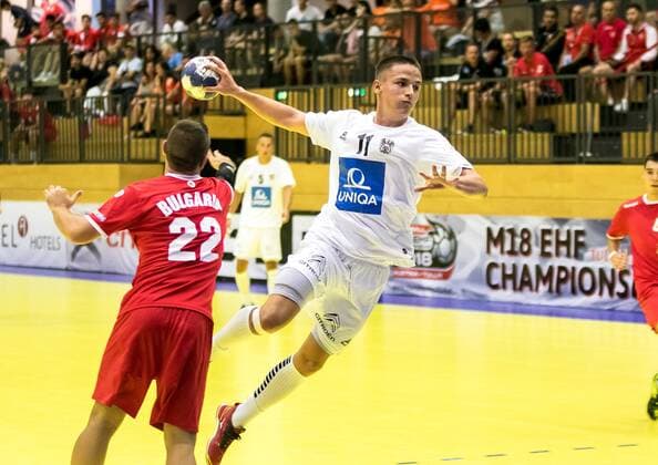 10.08.2018, Josef Welser Sporthalle, Tulln an der Donau, AUT, EHF, M18 Championship 2018, Oesterreich vs Bulgarien, im Bild Paul Pfeifer (AUT) during the EHF M18 Championship 2018 Match between Austria and Bulgaria at the Josef Welser Sporthalle, Tulln on the Danube, Austria on 2018 08 10. Tulln an der Donau