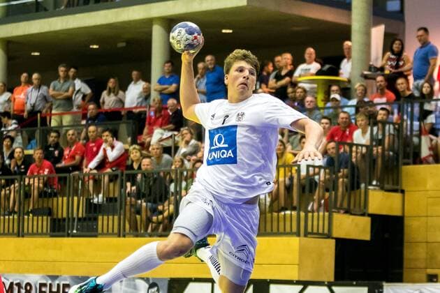 10.08.2018, Josef Welser Sporthalle, Tulln an der Donau, AUT, EHF, M18 Championship 2018, Oesterreich vs Bulgarien, im Bild Lukas Hutecek (AUT) during the EHF M18 Championship 2018 Match between Austria and Bulgaria at the Josef Welser Sporthalle, Tulln on the Danube, Austria on 2018 08 10. Tulln an der Donau
