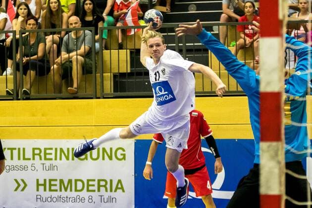 10.08.2018, Josef Welser Sporthalle, Tulln an der Donau, AUT, EHF, M18 Championship 2018, Oesterreich vs Bulgarien, im Bild Severin Lampert (AUT) during the EHF M18 Championship 2018 Match between Austria and Bulgaria at the Josef Welser Sporthalle, Tulln on the Danube, Austria on 2018 08 10. Tulln an der Donau