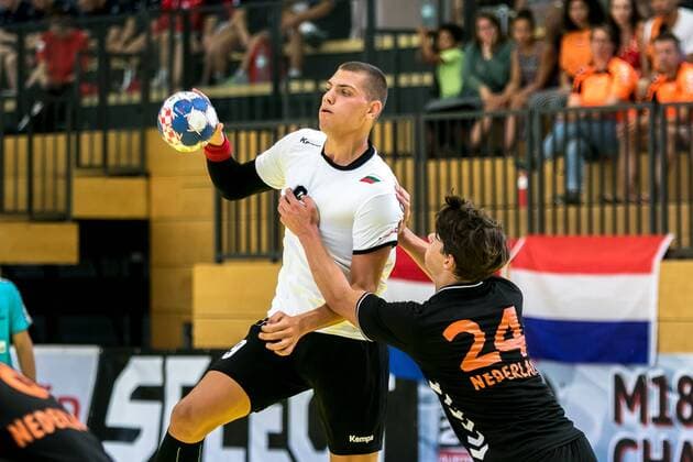 11.08.2018, Josef Welser Sporthalle, Tulln an der Donau, AUT, EHF, M18 Championship 2018, Niederlande vs Bulgarien, im Bild Valentin Mitev (BUL) during the EHF M18 Championship 2018 Match between the Netherlands and Bulgaria at the Josef Welser Sporthalle, Tulln on the Danube, Austria on 2018 08 11. Tulln an der Donau
