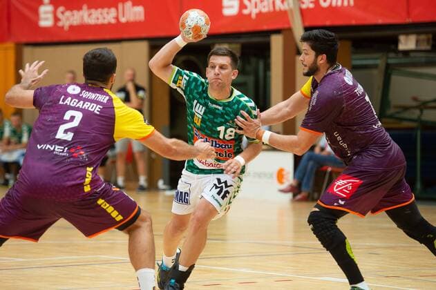 18 Josip Peric (Frisch Auf Göppingen), 2 Romain Lagarde (HBC Nantes), 11 Nicolas Tournat (HBC Nantes), HBC Nantes vs. Frisch Auf! Göppingen, Sparkassencup 2018, Handball, Herren, 1.Bundesliga, Ligue Nationale de Handball, 12.08.2018, Sparkassen-Cup Ehingen 2018, 12.08.2018 Ehingen Copyright: xEIBNER Michael_Schmidtx EP_MST