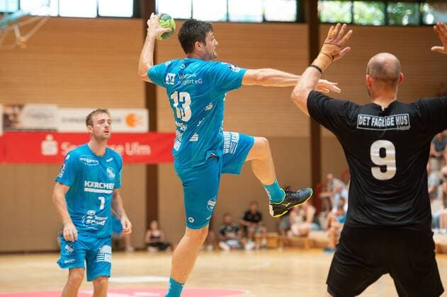 13 Robert Markotic (TVB 1898 Stuttgart), 7 Bobby Schagen (TVB 1898 Stuttgart), 9 Soren Tau Sorensen (Ribe-Esbjerg HH), TVB 1898 Stuttgart vs. Ribe-Esbjerg HH, Sparkassencup 2018, Handball, Herren, Handboldligaen, 1. Bundesliga, 12.08.2018, Sparkassen-Cup Ehingen 2018, 12.08.2018 Ehingen Copyright: xEIBNER Michael_Schmidtx EP_MST