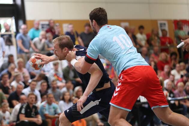 MHB - Montpellier vs. Fuechse Berlin, Handball, Internationaler Heide-Cup 2018, 12.08.18 Jonas Truchanovicius (Nr.07, MHB - Montpellier Handball) gegen Jakov Gojun (Nr.10, Fuechse Berlin)