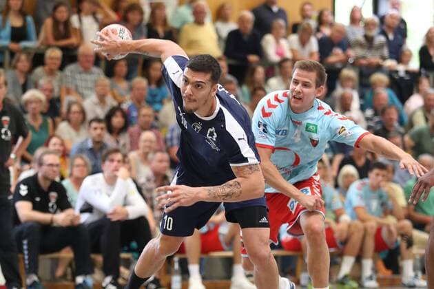 MHB - Montpellier vs. Fuechse Berlin, Handball, Internationaler Heide-Cup 2018, 12.08.18 Mathieu Grebille (Nr.10, MHB - Montpellier Handball) gegen Bjarki Mar Elisson (Nr.04, Fuechse Berlin)