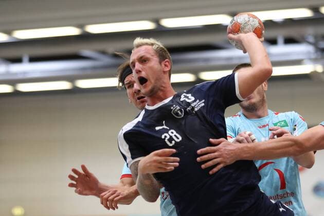 MHB - Montpellier vs. Fuechse Berlin, Handball, Internationaler Heide-Cup 2018, 12.08.18 Valentin Porte (Nr.28, MHB - Montpellier Handball) gegen Erik Schmidt (Fuechse Berlin, 28)