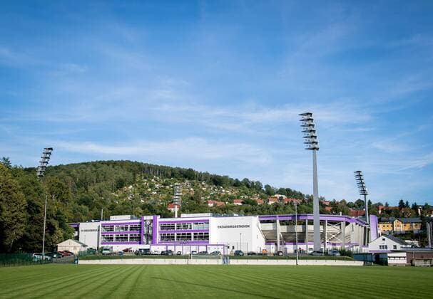 Fußball, Stadiongeschichte FC Erzgebirge Aue 12. August 2018: Aue, Erzgebirgsstadion: Fussball 2. Bundesliga, 2. Spieltag: FC Erzgebirge Aue - 1. FC Magdeburg: Uebersicht ueber das Erzgebirgsstadion, Heimstaette von Fussball Zweitligist FC Erzgebirge Aue. DFL REGULATIONS PROHIBIT ANY USE OF PHOTOGRAPHS AS IMAGE SEQUENCES AND OR QUASI-VIDEO.