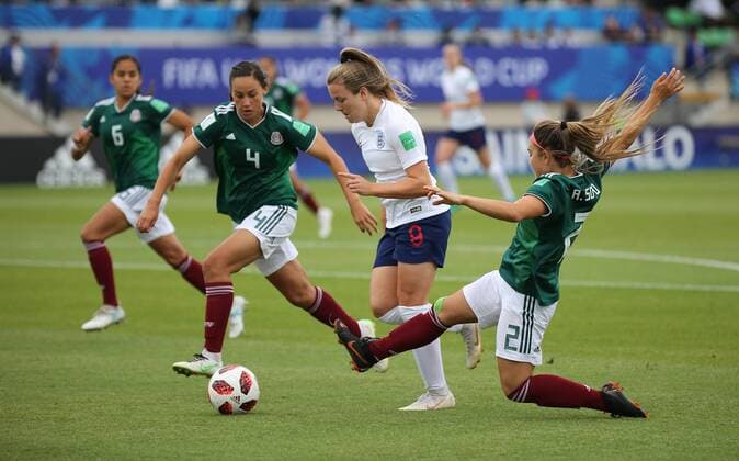 12.08.2018, xcex Frankreich, Saint-Malo, Fussball, Frauenfussball, FIFA U20 WM der Frauen, U-20 Women s World Cup England gegen Mexiko Lauren Hemp (England) kommt zum Abschluss