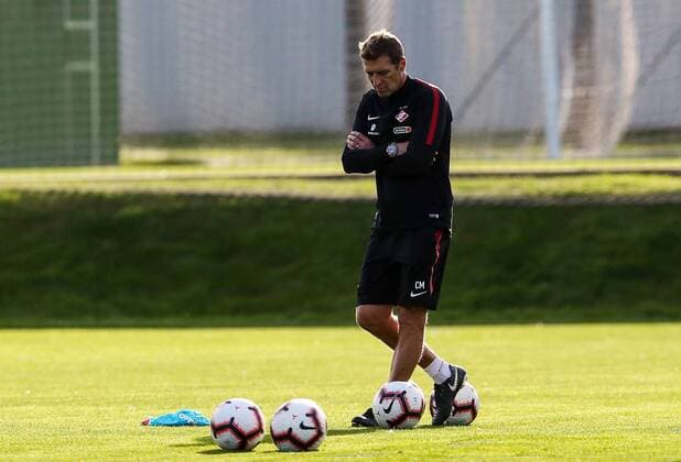 MOSCOW REGION, RUSSIA - AUGUST 13, 2018: FC Spartak Moscow s head coach Massimo Carrera during a training session at a training base in the village of Tarasovka ahead of a UEFA Champions League qualifying round match against FC PAOK Thessaloniki scheduled for August 14, 2018. Stanislav Krasilnikov TASS  TS08CA2F