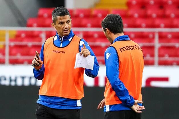 MOSCOW, RUSSIA - AUGUST 13, 2018: FC PAOK Thessaloniki s head coach Razvan Lucescu (L) during a training session at Otkrytie Arena ahead of a UEFA Champions League qualifying round match against FC Spartak Moscow scheduled for August 14, 2018. Anton Novoderezhkin TASS  TS08CA6E