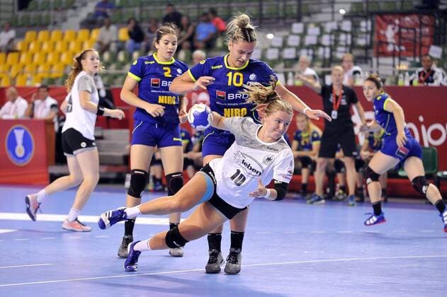 2018.08.13 Kielce Pilka reczna Mlodziezowe Mistrzostwa Swiata w Pilce Recznej Kobiet do lat 18 Niemcy - Rumunia N z Marin Iuliana Daniela Maxi Muhlner Foto Norbert Barczyk PressFocus 2018.08.13 Kielce Handball IHF Youth U18 Womens World Championship WM Weltmeisterschaft 2018 Germany - Romania Marin Iuliana Daniela Maxi Muhlner Credit: Norbert Barczyk PressFocus NEWSPIX.PL --- Newspix.pl FRANCE OUT!  20180813NB0163
