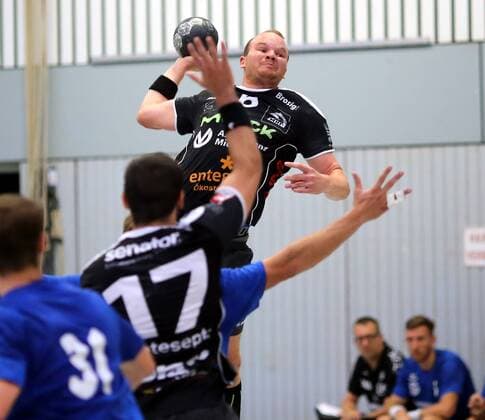 Dritte Handball-Bundesliga - MSG Grossbieberau Modau vs TV Grosswallstadt - Testspiel - Saison - 2018-2019 - 14.08.2018 - Grossbieberau v. l. Michael Malik MSG Falken Aktion, Zweikampf -