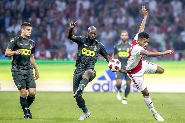 AMSTERDAM, 14-08-2018 , Johan Cruyff-Arena , football season 2018 2019, UEFA Champions League third qualifying round, 2nd leg , Ajax player David Neres (R) and Standard player Luis Cavanda (C) during the game Ajax - Standard Luik . Ajax - Standard Luik  x2399115x