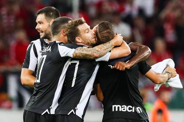 Sport Bilder des Tages MOSCOW, RUSSIA - AUGUST 14, 2018: PAOK Thessaloniki playes celebrate drawing 0-0 against Spartak Moscowâ€™s in their 2018-19 UEFA Champions League third qualifying round match at Moscow s Otkritie Arena. Stanislav Krasilnikov TASS  TS08CC5F