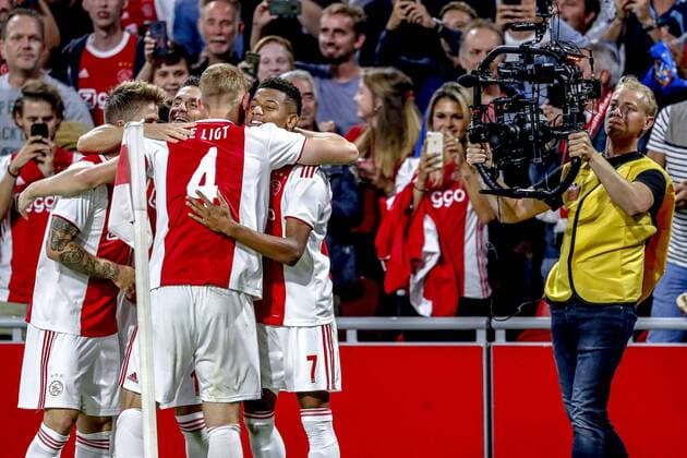 AMSTERDAM, 14-08-2018 , Johan Cruyff-Arena , football season 2018 2019, UEFA Champions League third qualifying round, 2nd leg , Ajax celebrating the 3-0 with Ajax forwarder David Neres (R) during the game Ajax - Standard Luik . Ajax - Standard Luik  x2399196x