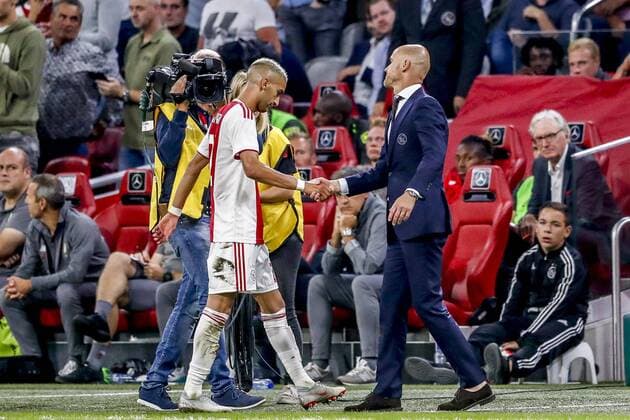 AMSTERDAM, 14-08-2018 , Johan Cruyff-Arena , football season 2018 2019, UEFA Champions League third qualifying round, 2nd leg , Ajax player Hakim Zyech (L) and Ajax trainer coach Erik ten Hag (R) during the match PSV - Standard Liege . Ajax - Standard Luik  x2399243x