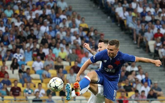 August 14, 2018 - Kiev, Ukraine - Slavia Prague s Stanislav Tecl, right, and Dynamo Kiev s Tamas Kadar, in the fight for the ball during the return match of the third qualifying round of the Champions League between Dynamo Kiev and Slavia Prague at the Olympic Stadium in Kiev. Ukraine, Tuesday, August 14, 2018 Dynamo Kyiv v Slavia Prague - Champions League Qualify  - ZUMAn230 20180814_zaa_n230_203 Copyright: xDanilxShamkinx