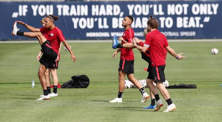 RB Leipzig - Training Euro League Quali Leipzig, 15.08.2018, RBL Trainingszentrum, Fussball, GER, 1.Bundesliga, Qualifikation zur UEFA Europa League , RB LEIPZIG - Training am Vortag des Rückpiels bei Uni Craiova (ROU) , Im Bild v.l.: Yussuf Poulsen, Matheus Cunha und Marcel Sabitzer (alle RB Leipzig). ,