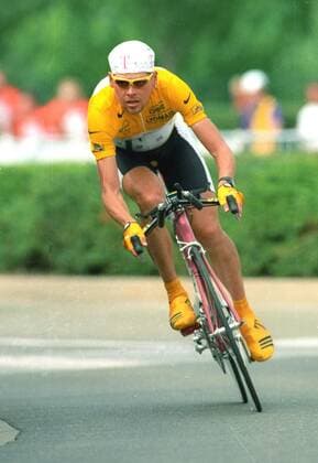 Tour de France 1997. Einzelzeitfahren Disneyland Paris Jan Ullrich Aktion im gelben Trikot am 26.07.1997