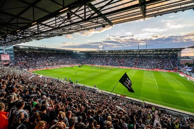 Fußball, Stadiongeschichte FC St. Pauli Hamburg, 10. August 2018 - Fußball, 2. Bundesliga 2018 19, FC St. Pauli - SV Darmstadt 98: Übersicht des Hamburger Millerntor-Stadion, Heimspielstätte des FC St. Pauli