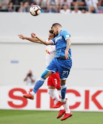 Craiova - RB Leipzig Fussball Euro League Quali Craiova, 16.08.2018, Stadionul Ion Oblemenco, Fussball, UEFA EURO EM Europameisterschaft Fussball League , Qualifikation, 3.Runde, Rückspiel, CS Universitatea Craiova vs. RB Leipzig , Im Bild von vorn; Ivan Martic (27, Craiova) und Marcello Saracchi (3, RB Leipzig). ,