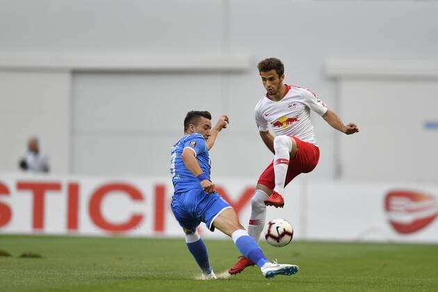 U Craiova 1984 Club Sportiv - RB Leipzig RB Leipzig s Marcelo Saracchi in action against Universitatea Craiova s Alexandru Mateiu during UEFA Europa League 2018 2019, Third Qualifying Round, 2st leg match between U Craiova 1984 Club Sportiv vs RB Leipzig on Ion Oblemenco Stadium, Craiova Romania, 16 August 2018 Copyright: xAlexxNicodimx