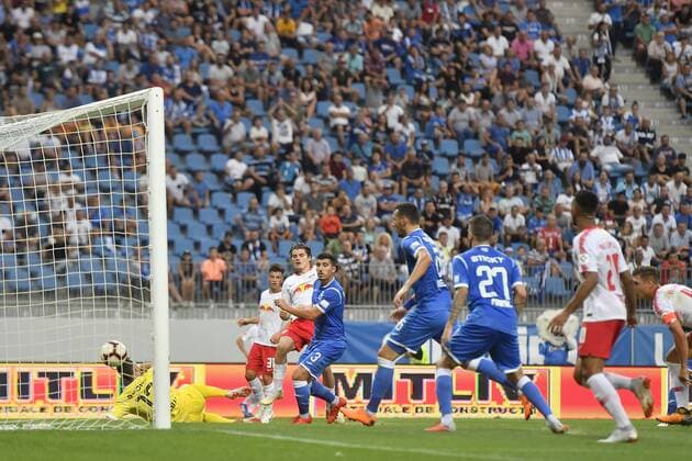 Fußball, EL Quali, CS Universitatea Craiova - RB Leipzig U Craiova 1984 Club Sportiv - RB Leipzig RB Leipzig s Marcel Sabitzer scores against Universitatea Craiova s during UEFA Europa League 2018 2019, Third Qualifying Round, 2st leg match between U Craiova 1984 Club Sportiv vs RB Leipzig on Ion Oblemenco Stadium, Craiova Romania, 16 August 2018 Copyright: xAlexxNicodimx