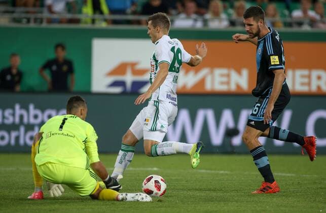 SOCCER - EL, Rapid vs Bratislava VIENNA,AUSTRIA,16.AUG.18 - SOCCER - UEFA Europa League, SK Rapid Wien vs Slovan Bratislava. Image shows Dominik Greif (Slovan), Deni Alar (Rapid) and Kenan Bajric (Slovan). Keywords: Wien Energie. GEPAxpictures xMarioxKneisl