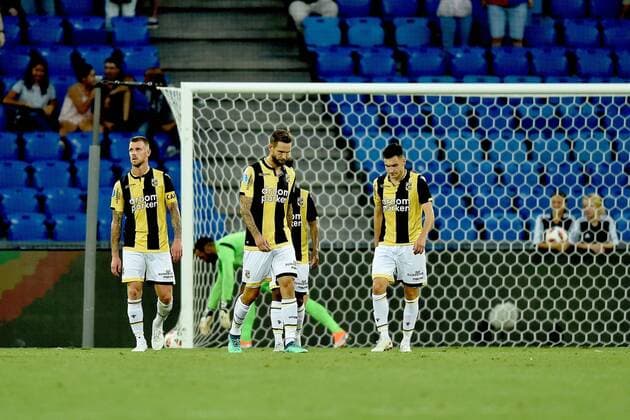 Fußball, EL Quali, FC Basel - Vitesse Arnheim BASEL, 16-08-2018, season 2018 2019, FC Basel - Vitesse, Europa League qualification, third round, Vitesse players disappointed after the 1-0 during the game FC Basel - Vitesse FC Basel - Vitesse  x2401071x