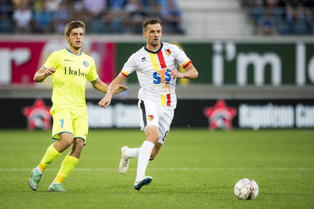Gent s Giorgi Chakvetadze and Jagiellonia s Lukasz Burliga fight for the ball during a soccer game between Belgian club KAA Gent and Polish team Jagiellonia Bialystok, Thursday 16 August 2018 in Gent, the return leg of the third qualification round for the Europa League competition. JASPERxJACOBS  x05407056x