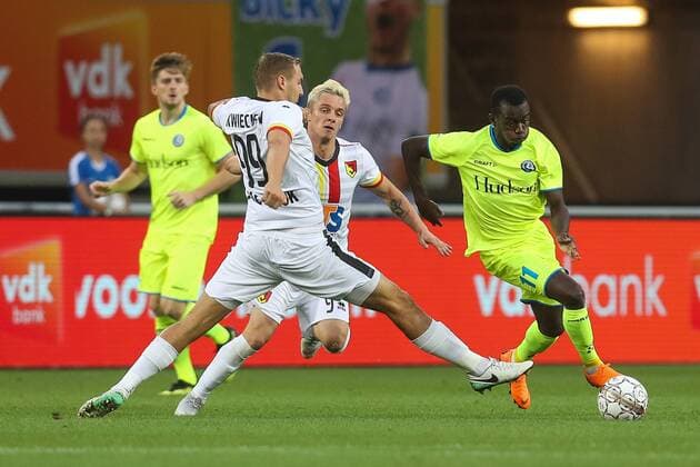 Jagiellonia s Bartosz Bartosz Kwiecien and Gent s Jean-Luc Dompe fight for the ball during a soccer game between Belgian club KAA Gent and Polish team Jagiellonia Bialystok, Thursday 16 August 2018 in Gent, the return leg of the third qualification round for the Europa League competition. BRUNOxFAHY  x05407087x