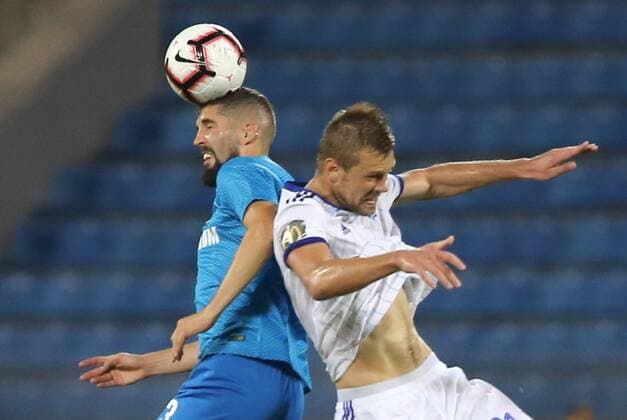 ST PETERSBURG, RUSSIA - AUGUST 16, 2018: Zenit St Petersburg s Alexander Yerokhin (L) and Dinamo Minsk s Maksim Shvyatsow in action in their 2018 19 UEFA Europa League third qualifying round Leg 2 match at Petrovsky Stadium. Peter Kovalev TASS  TS08D033