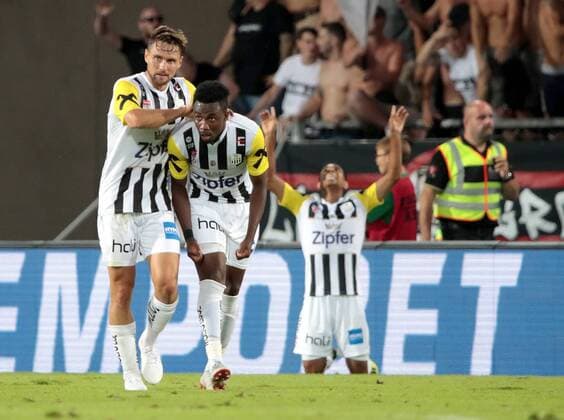 SOCCER - EL, LASK vs Besiktas LINZ,AUSTRIA,16.AUG.18 - SOCCER - UEFA Europa League, LASK Linz vs Besiktas Istanbul. Image shows the rejoicing of James Holland, Samuel Tetteh and Joao Victor Santos Sa (LASK). GEPAxpictures xWalterxLuger