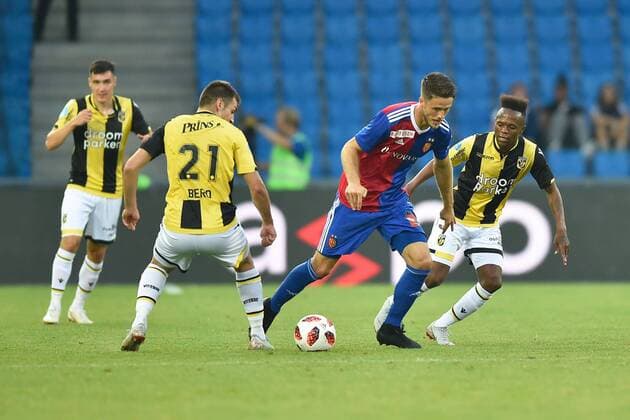 Fußball, EL Quali, FC Basel - Vitesse Arnheim BASEL, 16-08-2018, season 2018 2019, FC Basel - Vitesse, Europa League qualification, third round, Vitesse player Matus Bero, FC Basel player Ricky van Wolfswinkel and Vitesse player Thulani Serero during the game FC Basel - Vitesse FC Basel - Vitesse  x2401088x