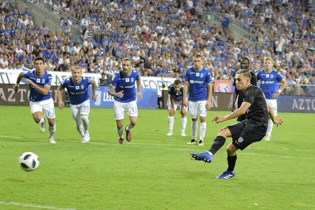 Genk s Leandro Trossard scores from penalty during a soccer game between Polish club Lech Poznan and Belgian team KRC Genk, Thursday 16 August 2018 in Poznan, Poland, the return leg of the third qualification round for the Europa League competition. YORICKxJANSENS  x05407105x