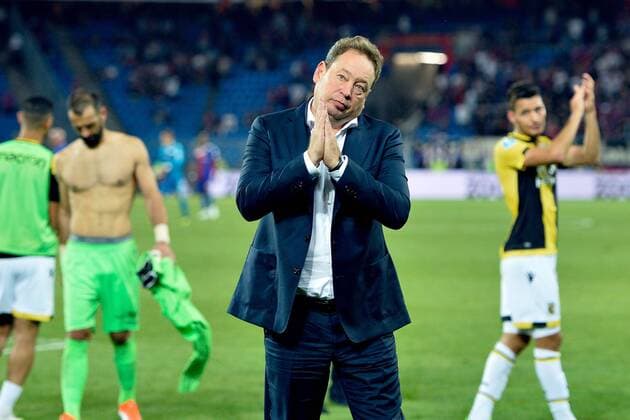 Sport Themen der Woche KW33 Sport Bilder des Tages BASEL, 16-08-2018, season 2018 2019, FC Basel - Vitesse 1-0, Europa League qualification, third round, Vitesse coach Leonid Slutskiy thanking and saying sorry to the supporters after the game FC Basel - Vitesse FC Basel - Vitesse  x2401141x