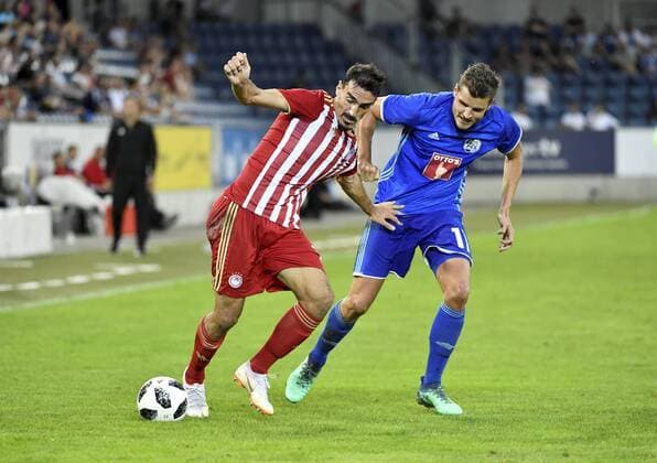 16.08.2018 Luzern,Schweiz ,Fussball Herren Saison 2018 2019 Europa League Qualifikation .FC Luzern - Olympiacos FC Im Bild : Luzerns Pascal Schuerpf re. . gegen Lazaros Christodoulopoulos (Olympiacos FC) Aktion Zweikampf