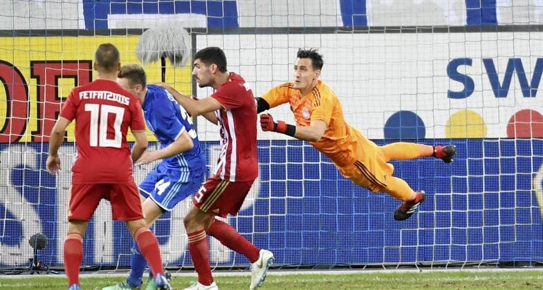 16.08.2018 Luzern,Schweiz ,Fussball Herren Saison 2018 2019 Europa League Qualifikation .FC Luzern - Olympiacos FC Im Bild : Torhueter Andreas Gianniotis (Olympiacos FC) Aktion Einzelbild