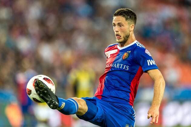 Fussball Europa League - 3.te Qualifikationsrunde - 18 19 - FC Basel 1893 - Vitesse Arnheim - 16-08-2018 Ricky van Wolfswinkel (FCB 9) bei der Ballannahme, beim Europa League - Qualifikationsrunde 3 Spiel zwischen dem FC Basel 1893 und Vitesse Arnheim, am Donnerstag, den 16. August 2018 im St. Jakob-Park in Basel. (