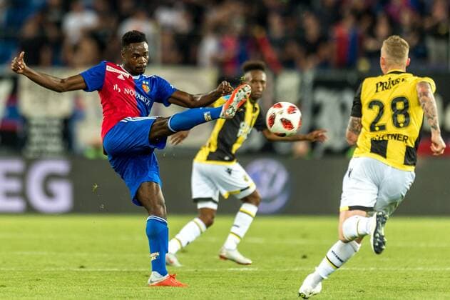 Fussball Europa League - 3.te Qualifikationsrunde - 18 19 - FC Basel 1893 - Vitesse Arnheim - 16-08-2018 Dimitri Oberlin (FCB 19) leitet den Ball weiter, beim Europa League - Qualifikationsrunde 3 Spiel zwischen dem FC Basel 1893 und Vitesse Arnheim, am Donnerstag, den 16. August 2018 im St. Jakob-Park in Basel. (