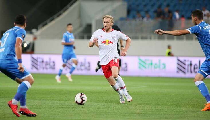 Craiova - RB Leipzig Fussball Euro League Quali Craiova, 16.08.2018, Stadionul Ion Oblemenco, Fussball, UEFA EURO EM Europameisterschaft Fussball League , Qualifikation, 3.Runde, Rückspiel, CS Universitatea Craiova vs. RB Leipzig 1:1 (0:1) , Im Bild; Emil Forsberg (10, RB Leipzig). ,