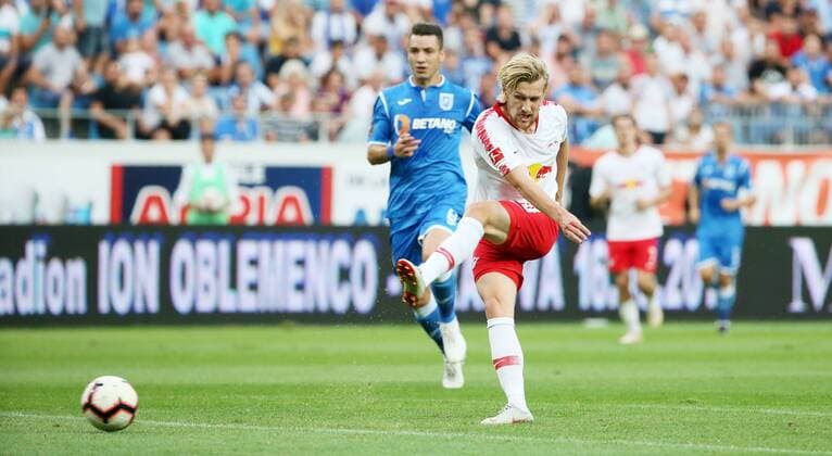 Craiova - RB Leipzig Fussball Euro League Quali Craiova, 16.08.2018, Stadionul Ion Oblemenco, Fussball, UEFA EURO EM Europameisterschaft Fussball League , Qualifikation, 3.Runde, Rückspiel, CS Universitatea Craiova vs. RB Leipzig 1:1 (0:1) , Im Bild; Emil Forsberg (10, RB Leipzig). ,