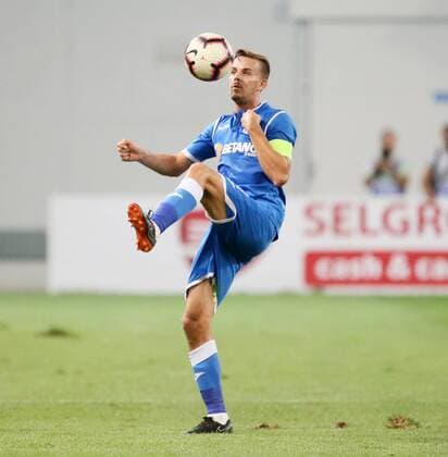 Craiova - RB Leipzig Fussball Euro League Quali Craiova, 16.08.2018, Stadionul Ion Oblemenco, Fussball, UEFA EURO EM Europameisterschaft Fussball League , Qualifikation, 3.Runde, Rückspiel, CS Universitatea Craiova vs. RB Leipzig 1:1 (0:1) , Im Bild; Nicusor Bancu (11, Craiova) ,