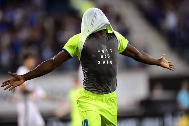 Sport Bilder des Tages GENT, BELGIUM - AUGUST 16 : Taiwo Awoniyi forward of KAA Gent celebrates scoring the opening goal with a statement on his t-shirt during the UEFA Europa League, Third qualifying round , 2nd leg match between KAA Gent and Jagiellonia Bialystok at the Ghelamco Arena on August 16, 2018 in Gent, Belgium, 16 08 2018 FOOTBALL : KAA Gent vs Jagiellonia Bialystok - Ligue Europa Tour de Qualification - 16 08 2018 Photonews Panoramic 