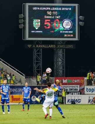 16.08.2018, AEK Arena, Larnaka, CYP, UEFA EL, AEK Larnaka vs SK Puntigamer Sturm Graz, 3. Runde, Rueckspiel , im Bild Anzeigetafel 5:0 und Spielszene during the UEFA Europa League 3rd round, 2nd leg match between AEK Larnaka and FK Puntigamer Sturm Graz at the AEK Arena in Larnaka, Cyprus on 2018 08 16. Larnaka